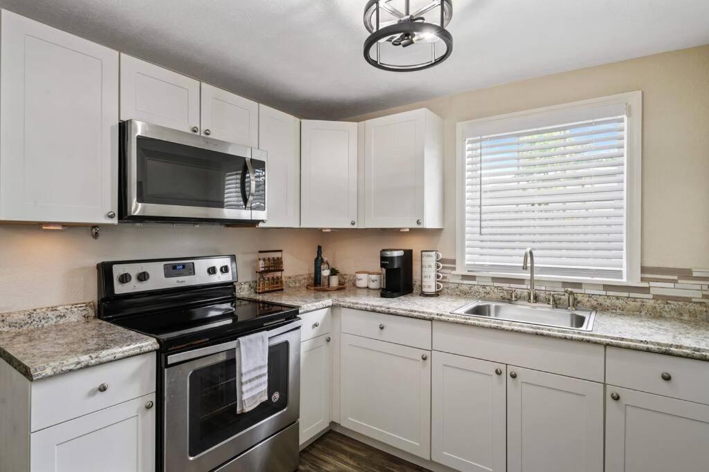 The Spanish Beach Home Only 10Mins From The Beach! Largo Exterior photo