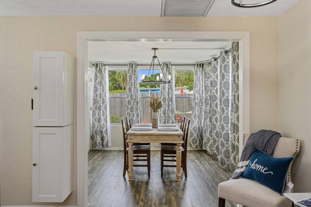 The Spanish Beach Home Only 10Mins From The Beach! Largo Exterior photo